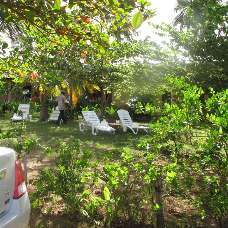 Shahira Hotel Nilaveli Habitación foto