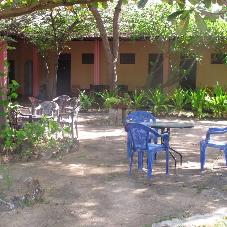 Shahira Hotel Nilaveli Habitación foto