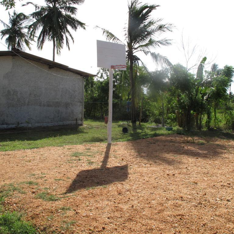 Shahira Hotel Nilaveli Exterior foto