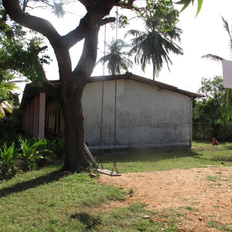 Shahira Hotel Nilaveli Exterior foto