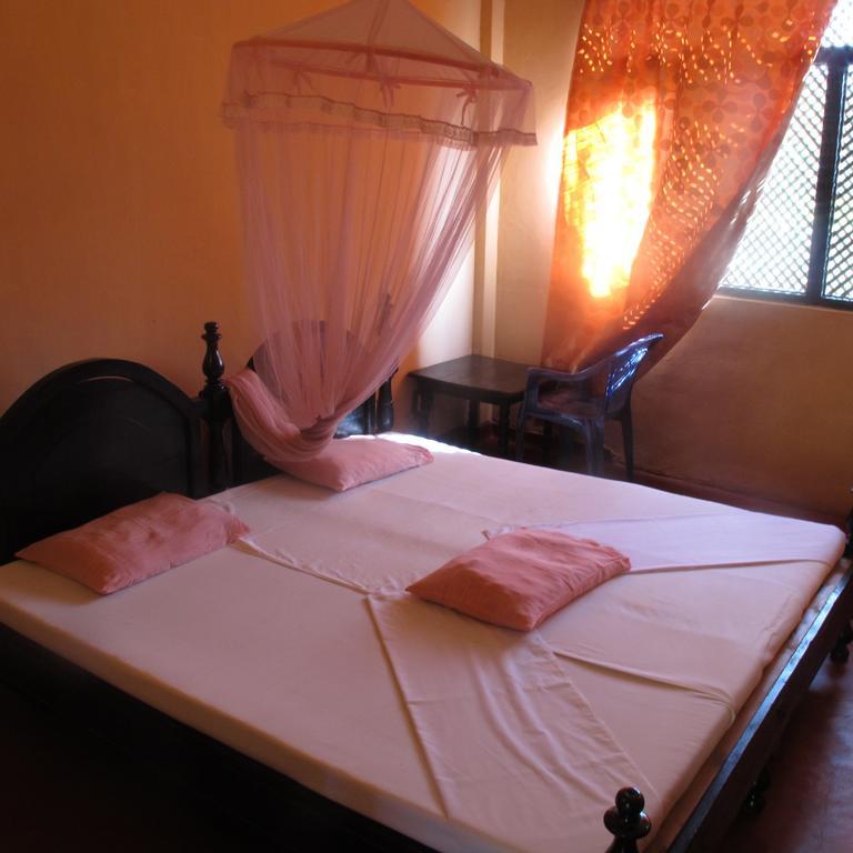 Shahira Hotel Nilaveli Habitación foto