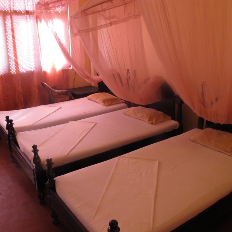 Shahira Hotel Nilaveli Habitación foto